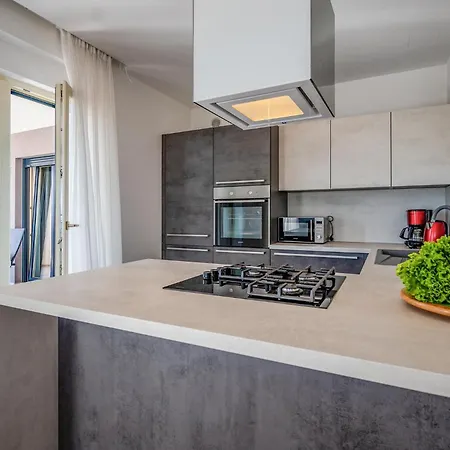 Ferienhaus 6 Bedroom Cozy In Pula