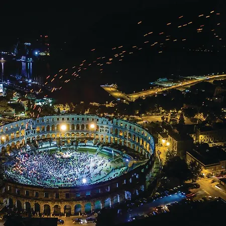 Ferienhaus 6 Bedroom Cozy In *