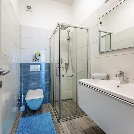 Amazing In With Outdoor Swimming Pool *