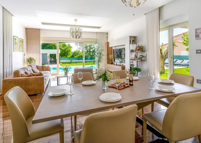 6 Bedroom Cozy In بيت للعطل *