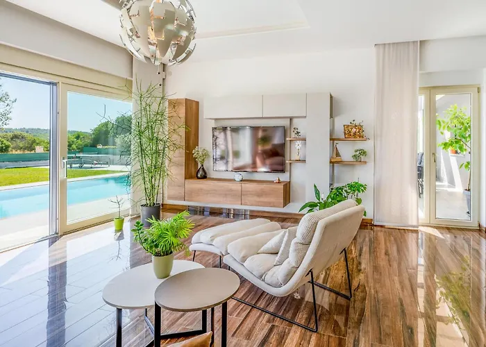 6 Bedroom Cozy In بيت للعطل *