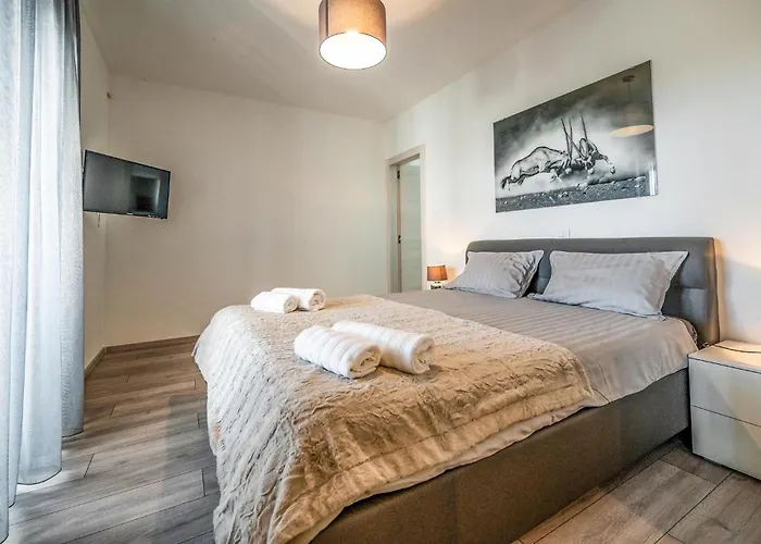 6 Bedroom Cozy In