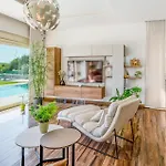 6 Bedroom Cozy In Будинок відпочинку *