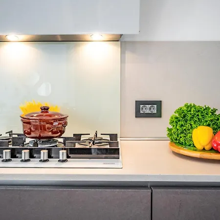 6 Bedroom Cozy In Pula