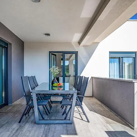 Front In Holiday home Pula