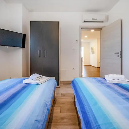 6 Bedroom Cozy In 別荘 *