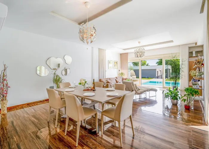 6 Bedroom Cozy In