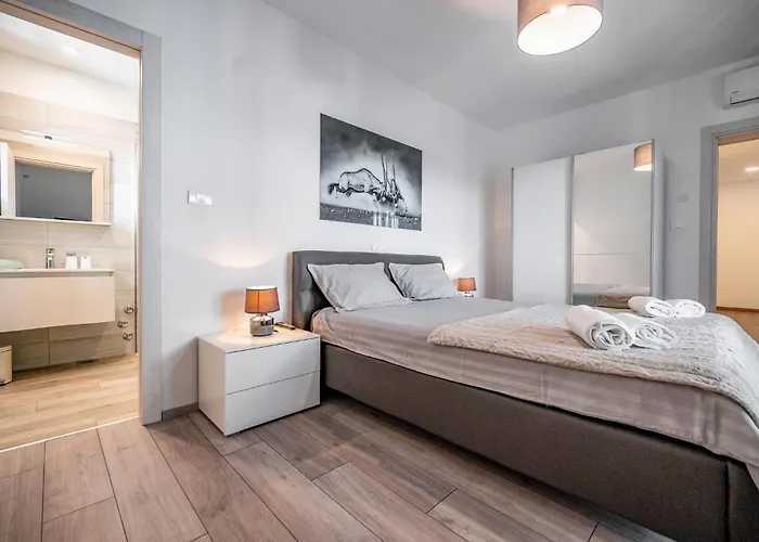 6 Bedroom Cozy In Hébergement de vacances Pula