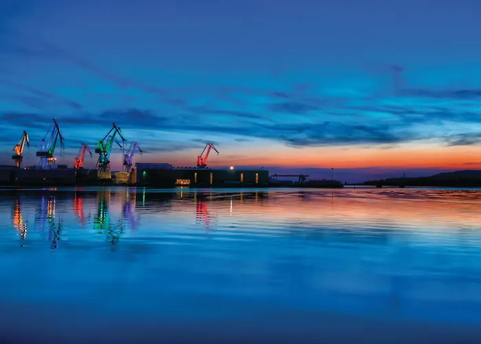 6 Bedroom Cozy In Пула