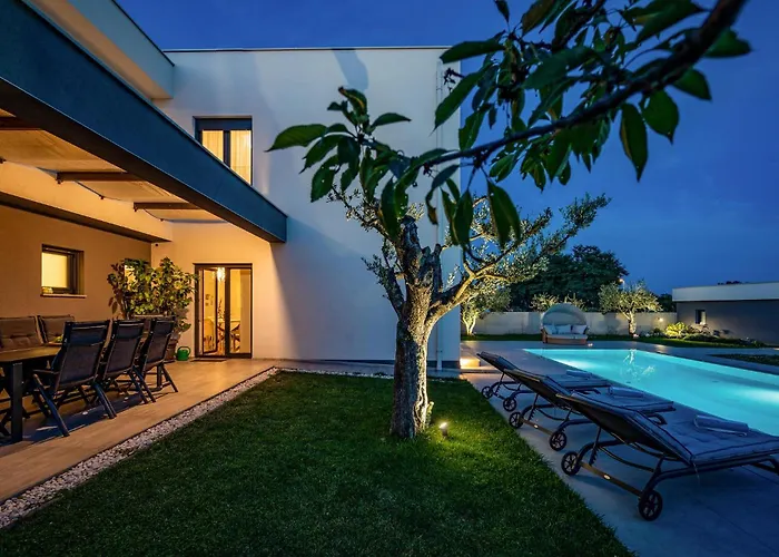 6 Bedroom Cozy In Hébergement de vacances *