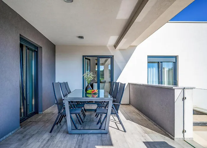6 Bedroom Cozy In בית נופש פולה