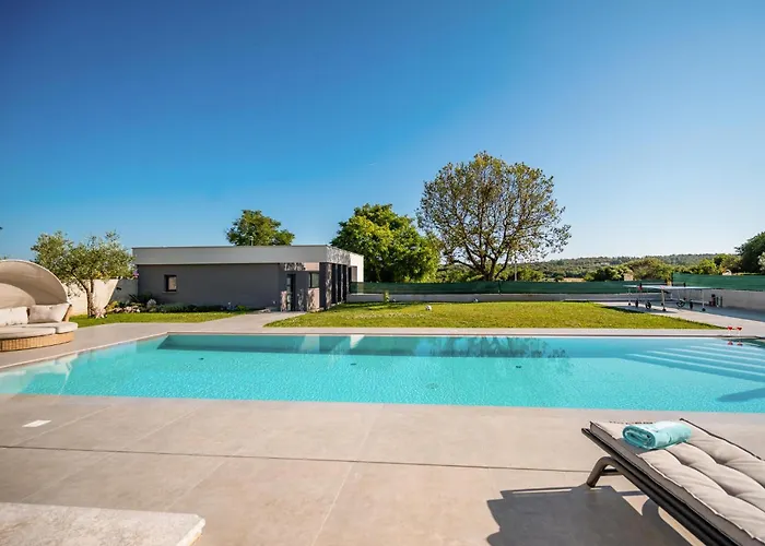 Будинок відпочинку 6 Bedroom Cozy In Пула