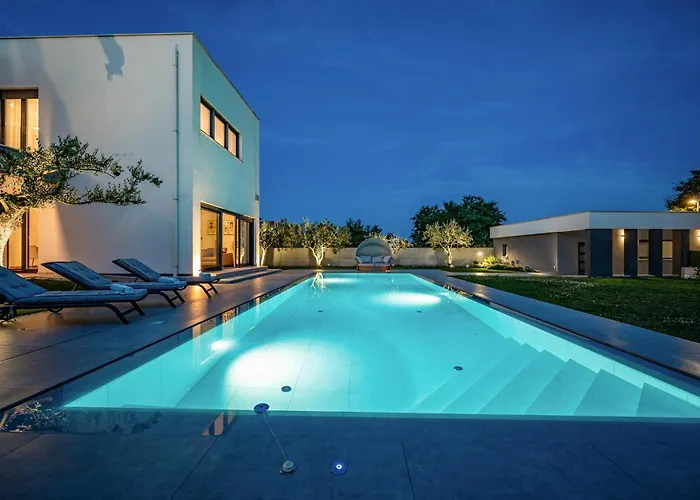 6 Bedroom Cozy In Hébergement de vacances