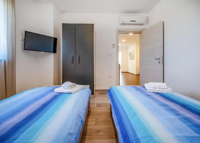 6 Bedroom Cozy In Будинок відпочинку *