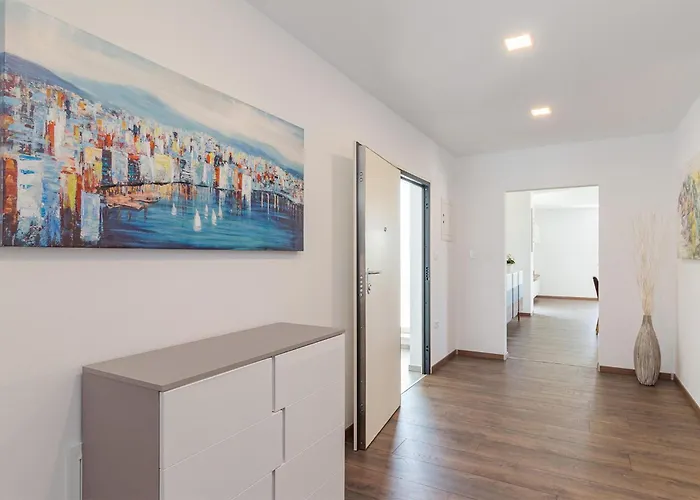 6 Bedroom Cozy In Hébergement de vacances