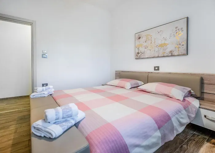 6 Bedroom Cozy In Hébergement de vacances *