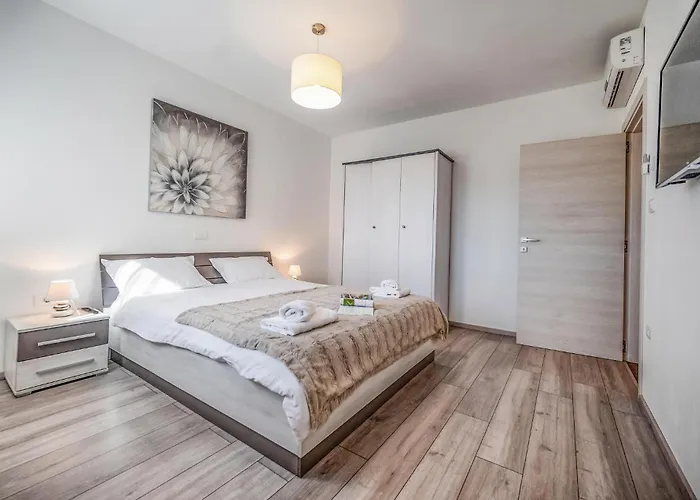 6 Bedroom Cozy In Hébergement de vacances Pula