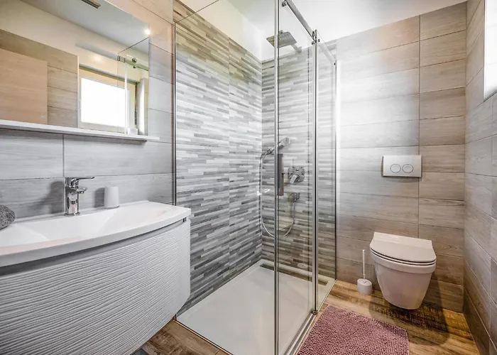 6 Bedroom Cozy In * Пула