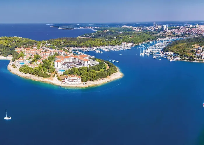 6 Bedroom Cozy In Будинок відпочинку *