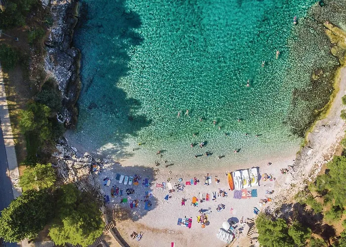 Будинок відпочинку 6 Bedroom Cozy In