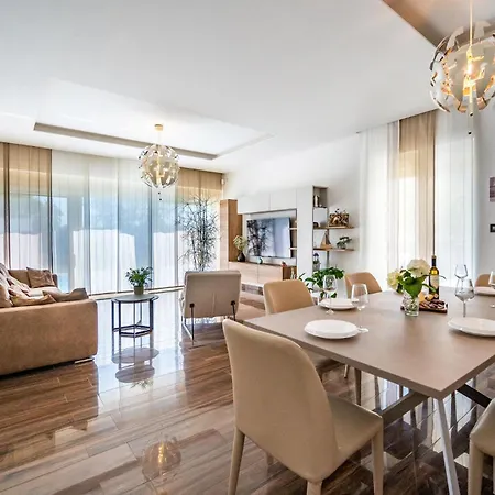 بيت للعطل 6 Bedroom Cozy In