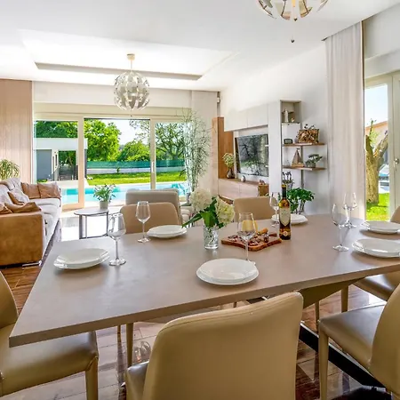 6 Bedroom Cozy In بيت للعطل *