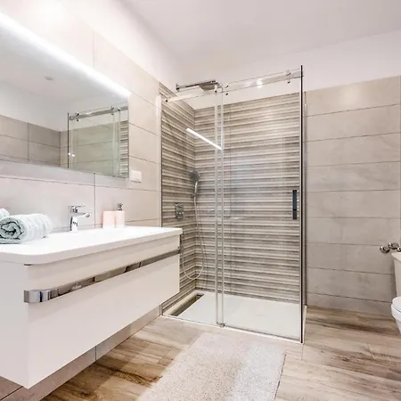 6 Bedroom Cozy In بيت للعطل *