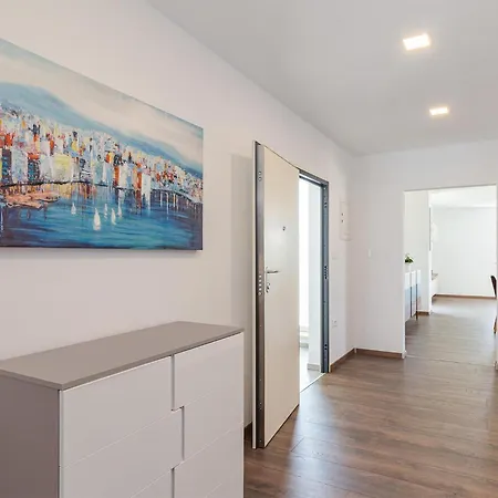 6 Bedroom Cozy In بيت للعطل