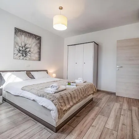 6 Bedroom Cozy In بيت للعطل بولا